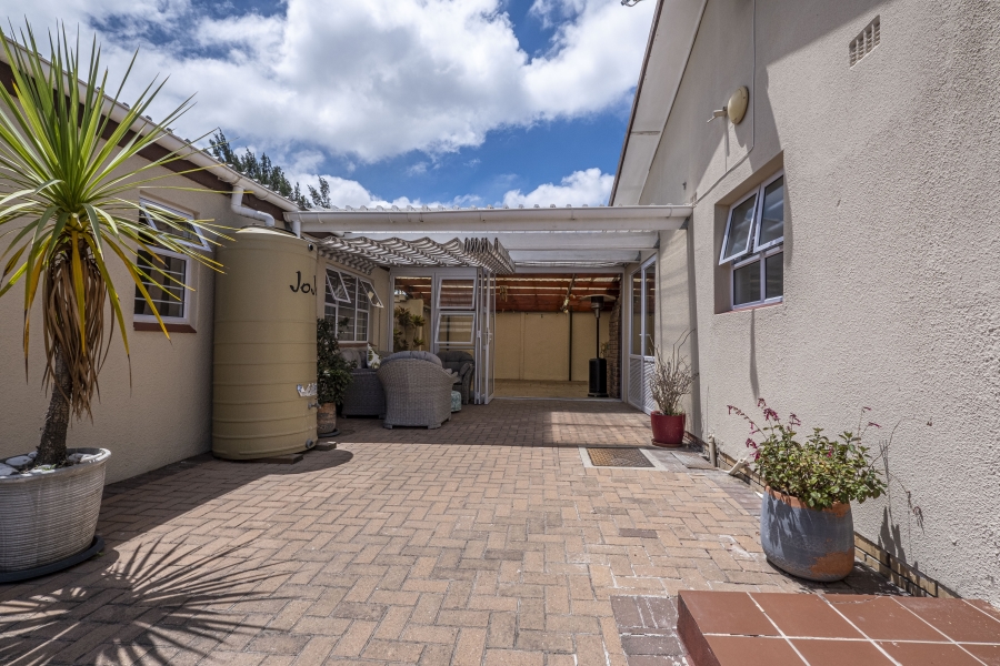 4 Bedroom Property for Sale in Surrey Estate Western Cape